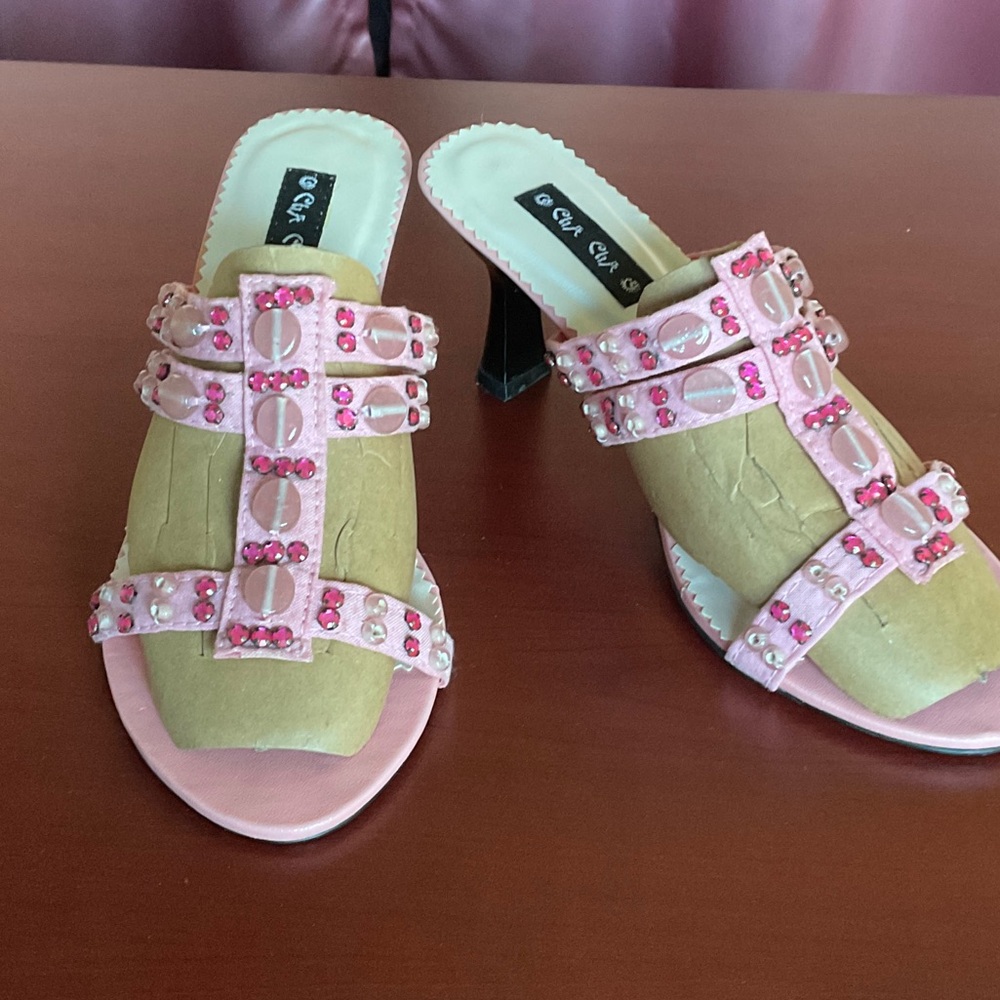Vintage jeweled pink fabric heeled sandals size 7